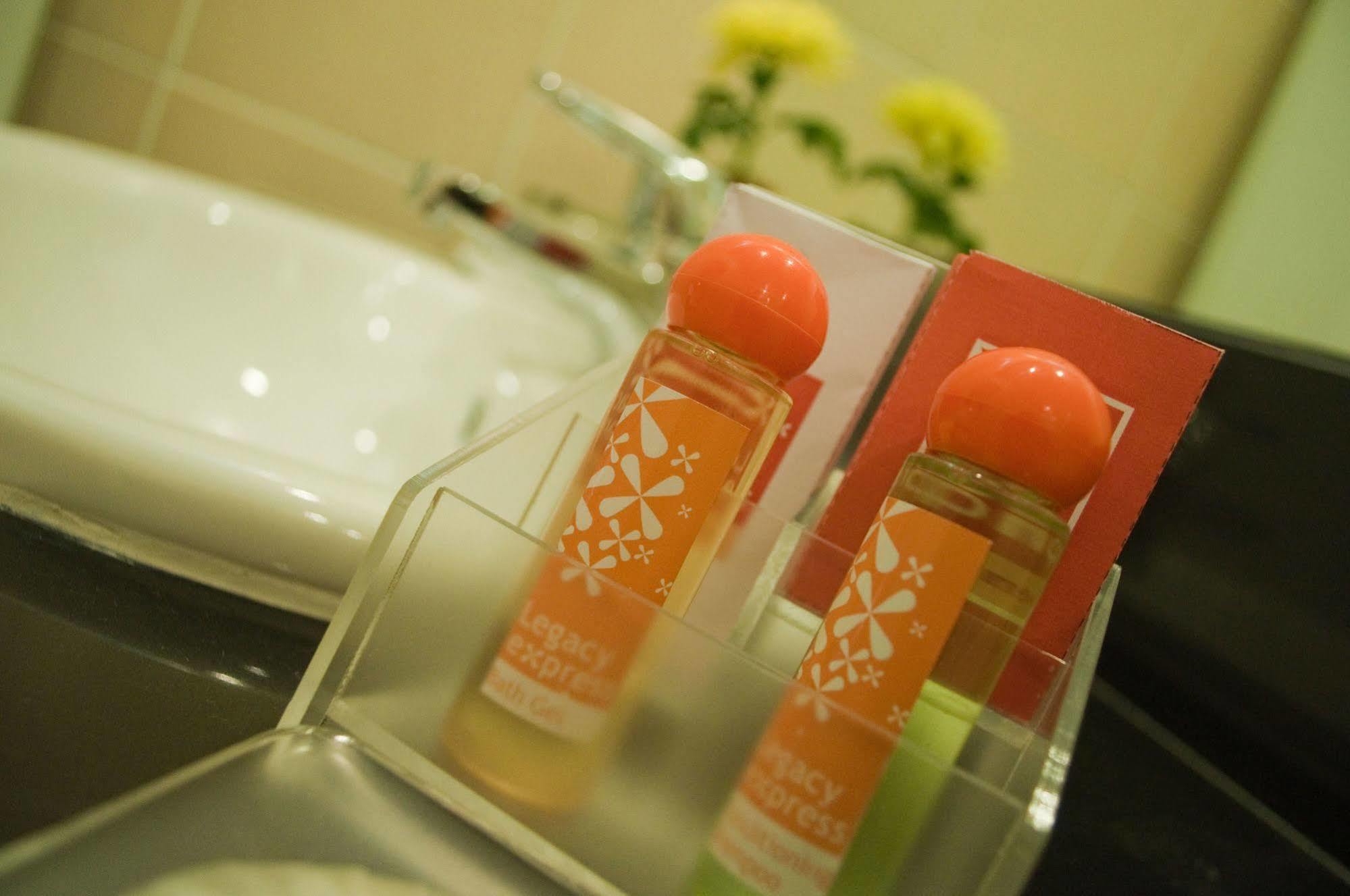 Legacy Hotel Bangkok Sukhumvit מראה חיצוני תמונה